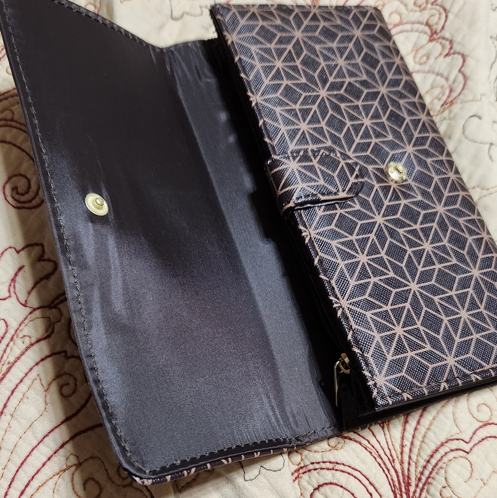 Lady's Wallet - Picture 3 of 5